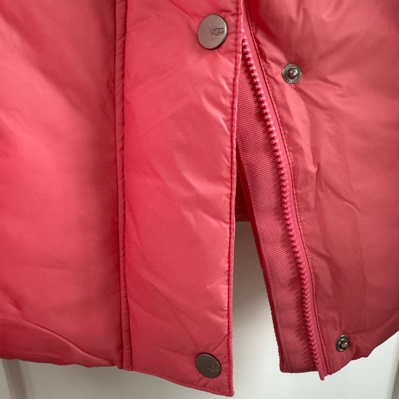 New with tags UGG Vickie pink Puffer Jacket. Size M - Picture 7 of 13